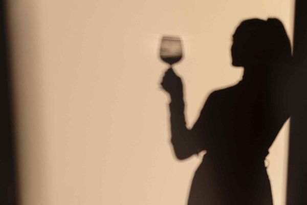 Come si tiene il calice di vino